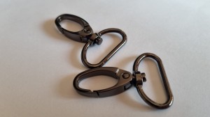 Karabińczyk do breloka czarne srebro