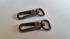 Karabińczyk do breloka czarne srebro 15