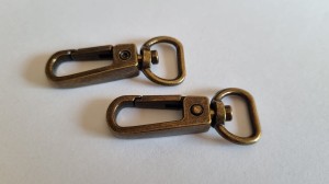 Karabińczyk do breloka stary mosiądz 15