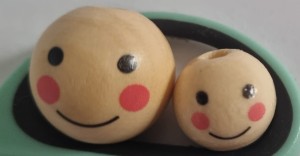 Koraliki 15mm drewno lakierowane uśmiech