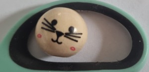 Koraliki 15mm drewno lakierowane kotek