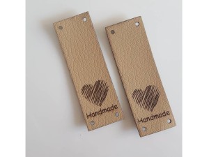 Zawieszka ekoskóra "Handmade"  z sercem 60x20 cappucino  