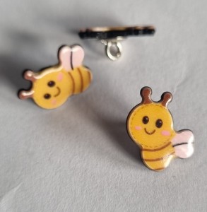 Guzik dziecięcy pszczółka