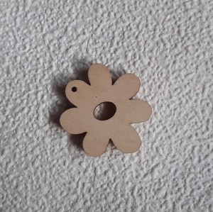 Zawieszka drewniana  kwiatek  20mm 
